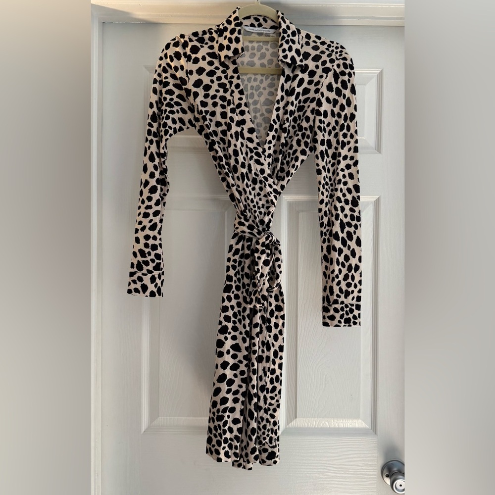 Diane Von Furstenberg Black and Cream Wrap Dress